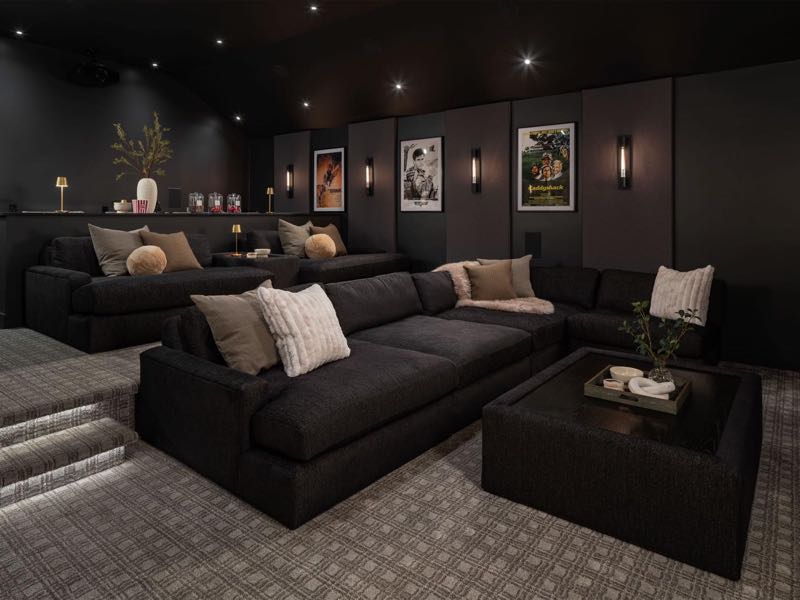 Three-tier movie theatre