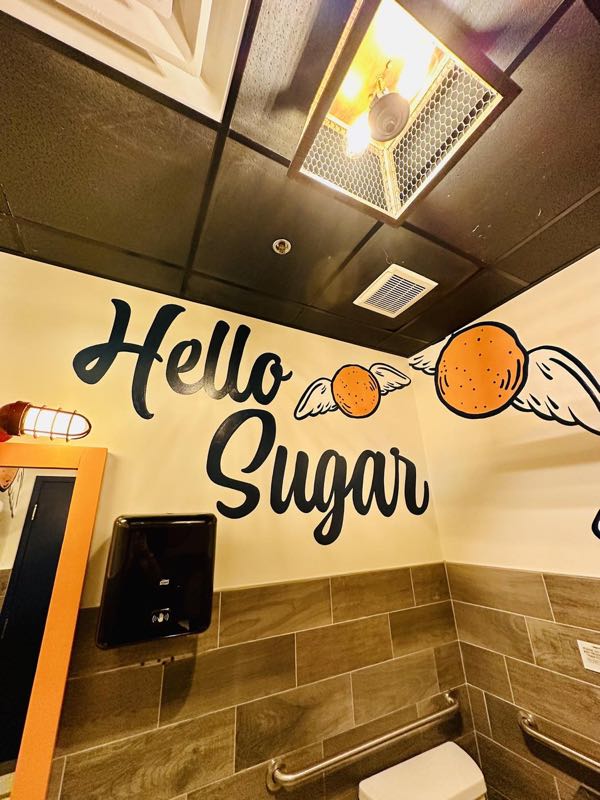 Sugarwings Seminole (2024): “Hello Sugar” mural